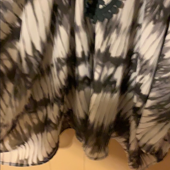 Isabella Rodriguez Tunic Top - Picture 4 of 7